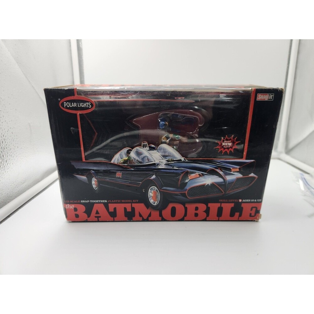 Polar Lights 1/25 Snap It Batman 1966 Batmobile Pre Painted Model Kit w Figures